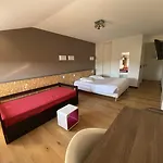 Restaurant De L'ecu מלון 2*