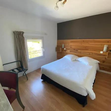 勒克鲁餐厅酒店 2* 约泽克