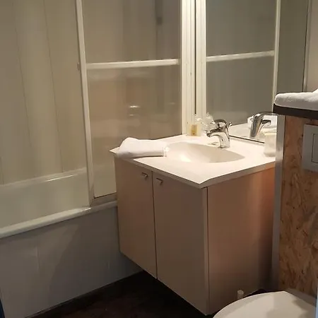 勒克鲁餐厅酒店 2* 约泽克